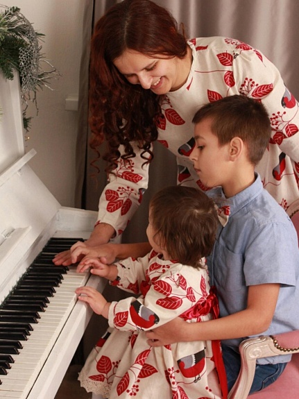 Платья из полульна "Снегири"