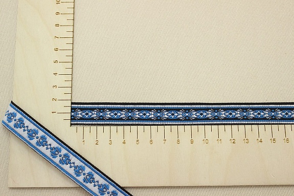 Жак.лента 18мм Лазурно-белый орнамент на черном