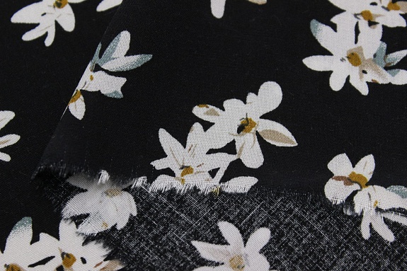 Штапель "Жасминовые цветочки на черном", ш.1.45м, вискоза-100%, 100гр/м.кв