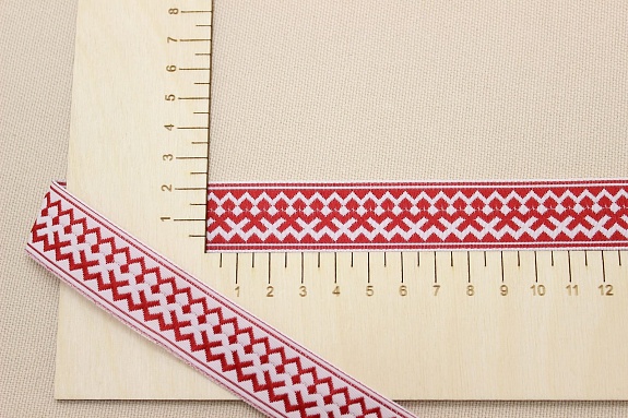 Жак.лента 24мм Красный оберег на белом, рис.7527