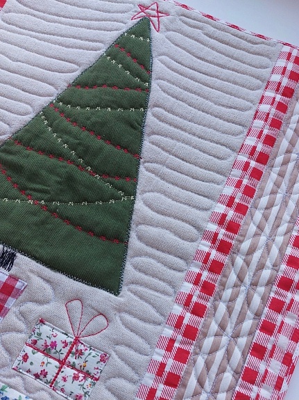 Комплект домашнего текстиля в технике пэчворк с фигурной стежкой