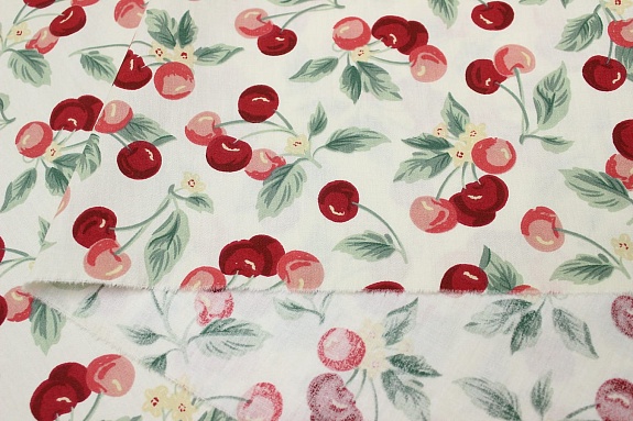 Сатин "Сочная вишня" цв.ванильно-кремовый, ш.2.35м, хлопок-100%, 110гр/м.кв