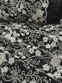 Вышитая ткань "Цветочное царство" цв.черный, ш.1.45м (вышит. часть1.3м), хл-100%, 180гр/м.кв