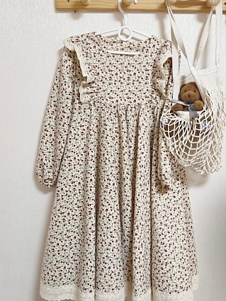 Платье из хлопка "Бордовые цветики на св.телесно-бежевом"