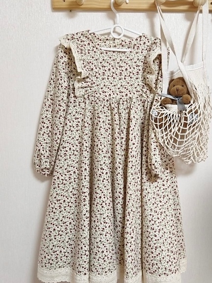 Платье из хлопка "Бордовые цветики на св.телесно-бежевом"