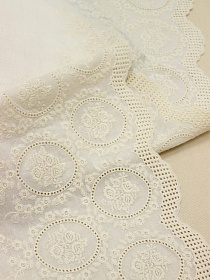 Шитье цв.кремовый (общая ширина 330мм, ширина вышивки 210мм), хлопок-100%, батист