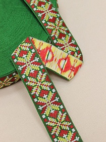 Жак.лента 33мм Вышивка (цв.желтый/красный/белый) на зеленом