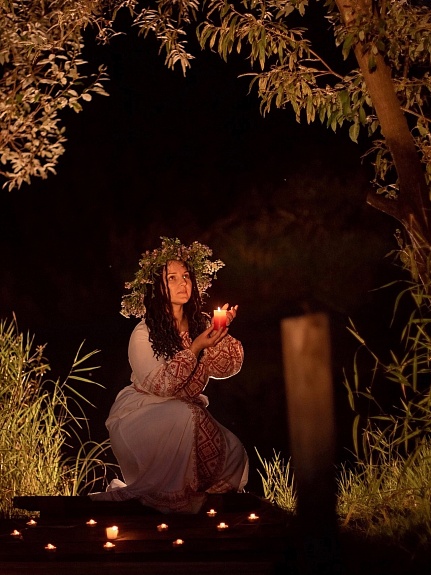 Платья в народном стиле из полульна и рогожки