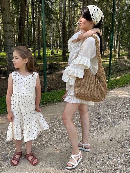Детский ярусный сарафан и детский комбинезон из муслина