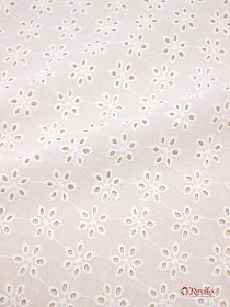 Шитье "Шесть лепесточков" цв.молочно-белый, ш.1.5м (выш.часть 1.35м), батист, хлопок -100%, 80гр/м.кв