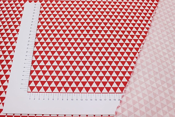 Сатин "Красные треугольники на белом", ш.1.60м, хлопок-100%, 110гр/м.кв
