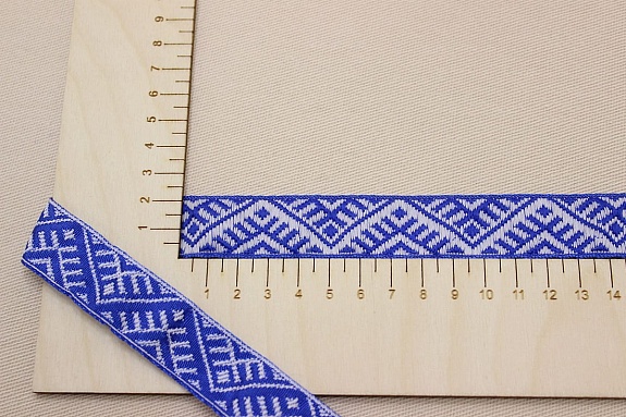 Жак.лента 24мм Белый орнамент-оберег на синем