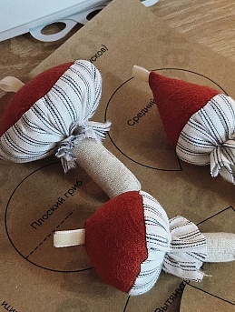 Текстильные игрушки "Мухоморы"