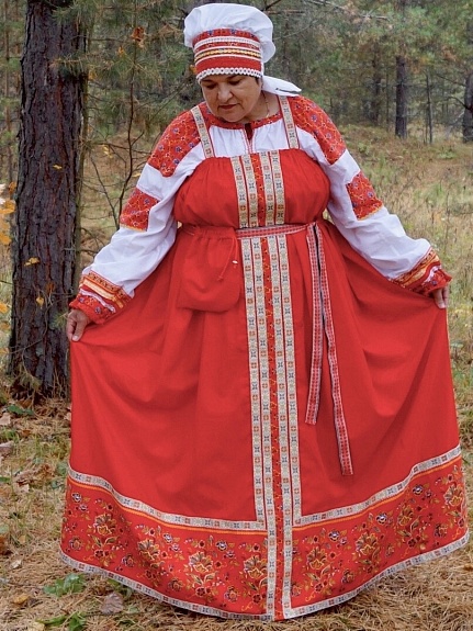 Красный народный костюм из бязи