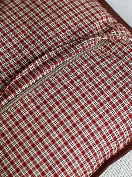 Подушка в технике пэчворк из теплого хлопка и пестряди