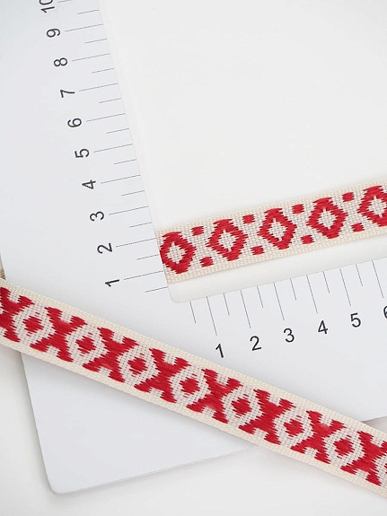 Жак.лента 17мм Славянский оберег Красные ромбики на кремовом