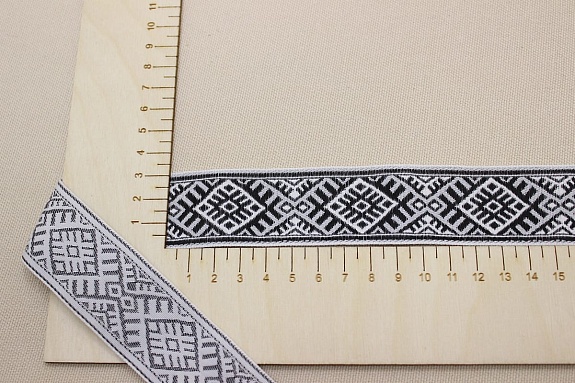 Жак.лента 32мм Черный славянский орнамент на белом, рис.9038/5