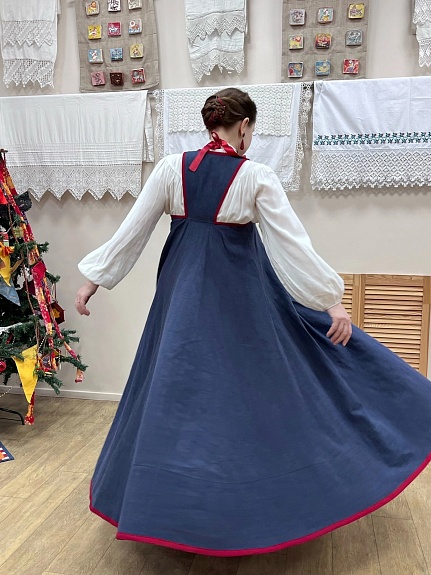 Народный сарафан из крапивы