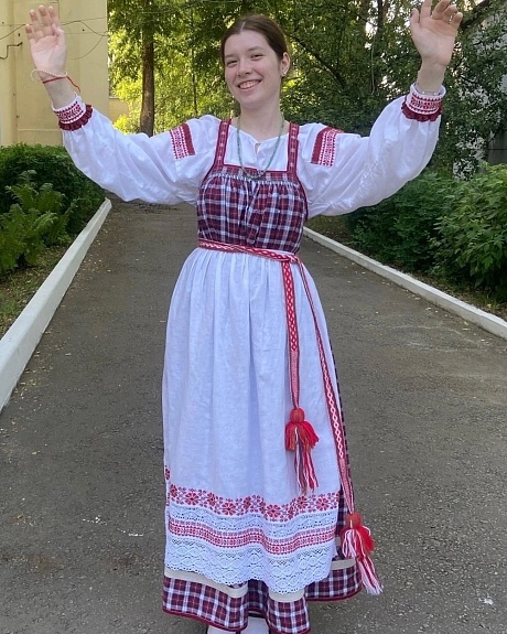 Народный костюм из поплина, пестряди и кружева