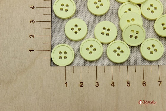 Пуговица пластмасса, цв.светлый лимон, 15мм, 4 отверстия