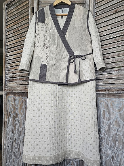 Платье и жакет из льняных тканей