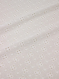 Шитье "Клевер-мелкая вышивка" цв.молочно-белый, ш.1.5м (выш.часть1.4м), батист, хлопок-100%