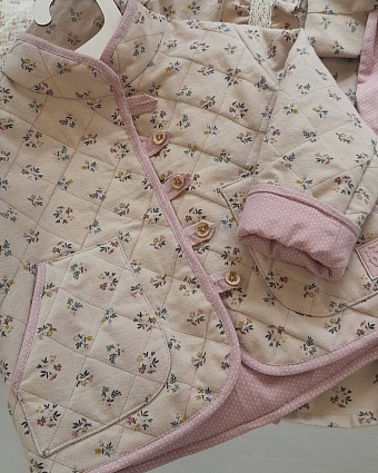Телогреечка детская стеганая из теплого хлопка Милые букетики и сатина
