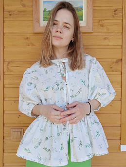 Оригинальная блуза с завязками из сатина "Лиственные веточки"