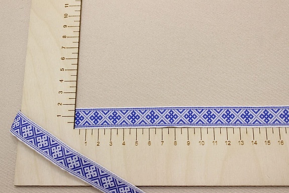 Жак.лента 18мм Васильковый славянский орнамент на белом