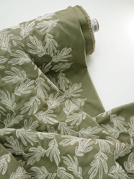 Полулен с вышитым рисунком "Дубовые листочки" цв.хаки, ш.1.35м(выш.часть1.2м), хл-50%, лен-50%