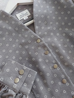 Платье из теплого хлопка "Набойка - белые цветочки" цв.серый меланж