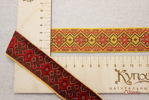 Жак.лента 32мм Красно-коричневые снежинки-ромбики на желтом