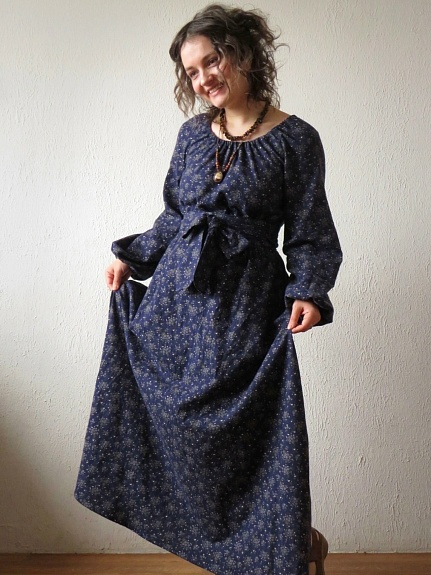 Платье из теплого хлопка "Мелкое соцветие на чернильно-синем"