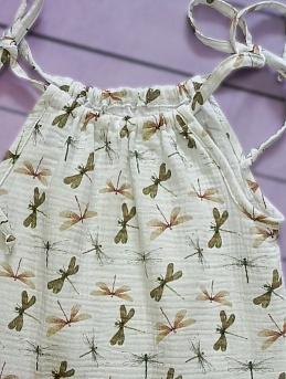 Детский сарафанчик из двухслойного муслина "Порхающие стрекозы"