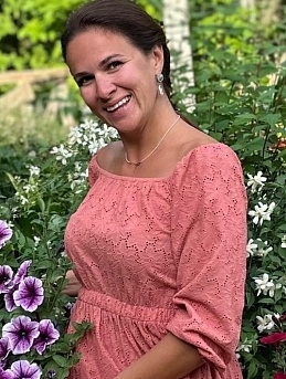 Платье с резинкой на талии и в зоне декольте из шитья "Роскошь"