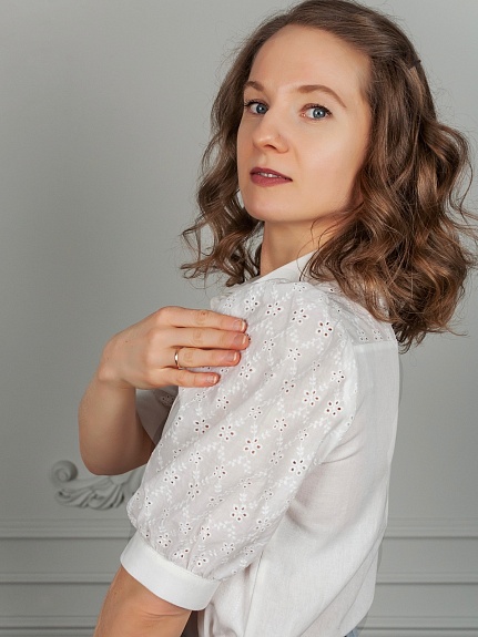 Блуза из вышитой ткани и сатина