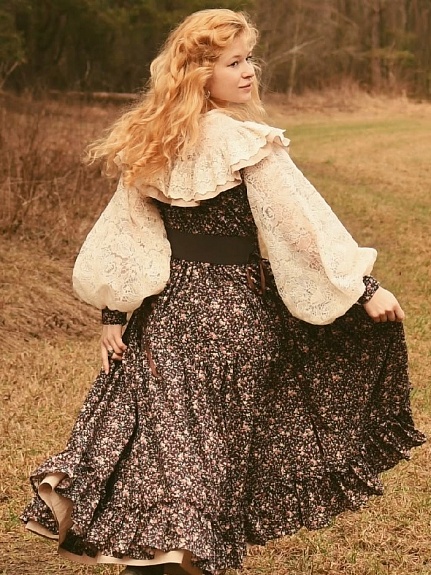 Платье из кружевного полотна и импортного хлопка  "Мелкие розовые букеты"