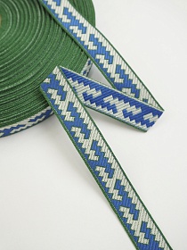 Жак.лента 18мм Васильковый/белый орнамент на зеленом