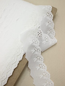 Шитье цв.молочно-белый (общая ширина 55мм, ширина вышивки 32мм) хлопок-100%, батист