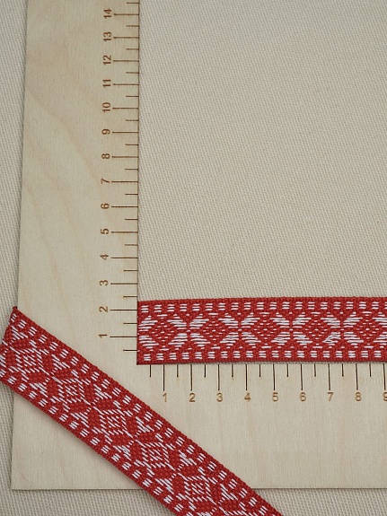 Жак.лента 24мм Орнамент-белая звезда на красном, рис.9867/3