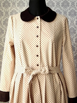 Платье из теплого хлопка в телесно-бежевом цвете