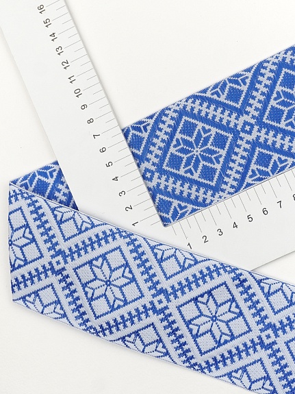 Жак.лента 70мм Крупная васильковая снежинка-орнамент на белом