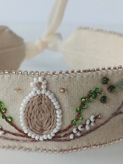 Украшение для шеи из бархата с вышивкой