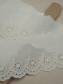 Шитье цв.кремовый (общая ширина 65мм, ширина вышивки 30мм), хлопок-100%, батист#004809