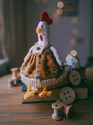 Игрушка Курочки в платье из хлопкольна и сатина