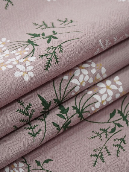 Плательный хлопок "Веточки ромашки на лилово-розовом", СОРТ2, ш.1.43м, хлопок-100%, 125гр/м.кв