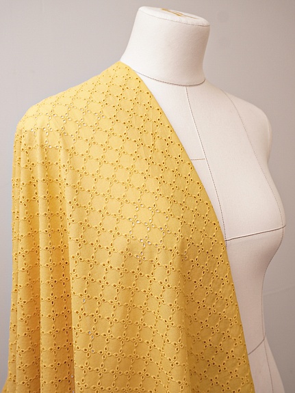 Шитье "Мелкие четырехлистники" цв.медово-желтый, ш.1.5м (выш.часть 1.37м), батист, хлопок 100%