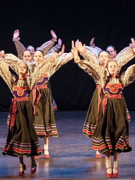 Народные сценические костюмы для хореографичееского коллектива