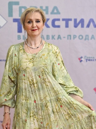 Платье из вискозного шифона "Шёпот роз"