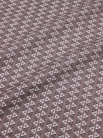 Бязь "Бело-черные треугольники на кофейно-лиловом", ш.1.5м, хлопок-100%, 120гр/м.кв